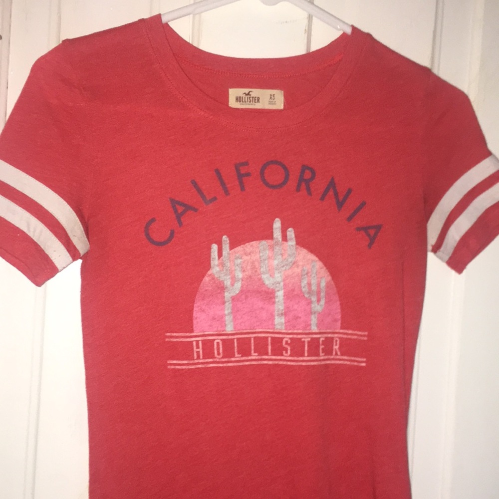 HOLLISTER CORAL LOGO TOP | SIZE XS |